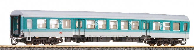 Passenger car type "Halberstadt" 2nd class<br /><a href='images/pictures/Tillig/13590.jpg' target='_blank'>Full size image</a>